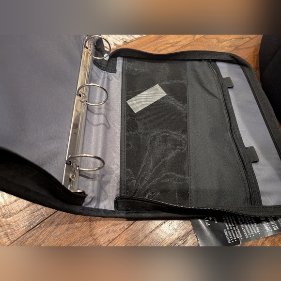 Five Star 1-1/2" Zipper Binder with Pocket - Black New With Tags - Picture 4 of 9